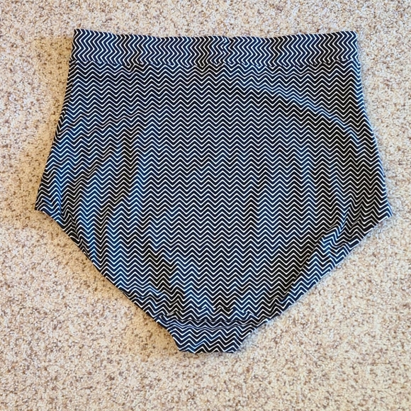 84. 6TH & LANE EUC swim bottom, black & white, high waist - Picture 3 of 12